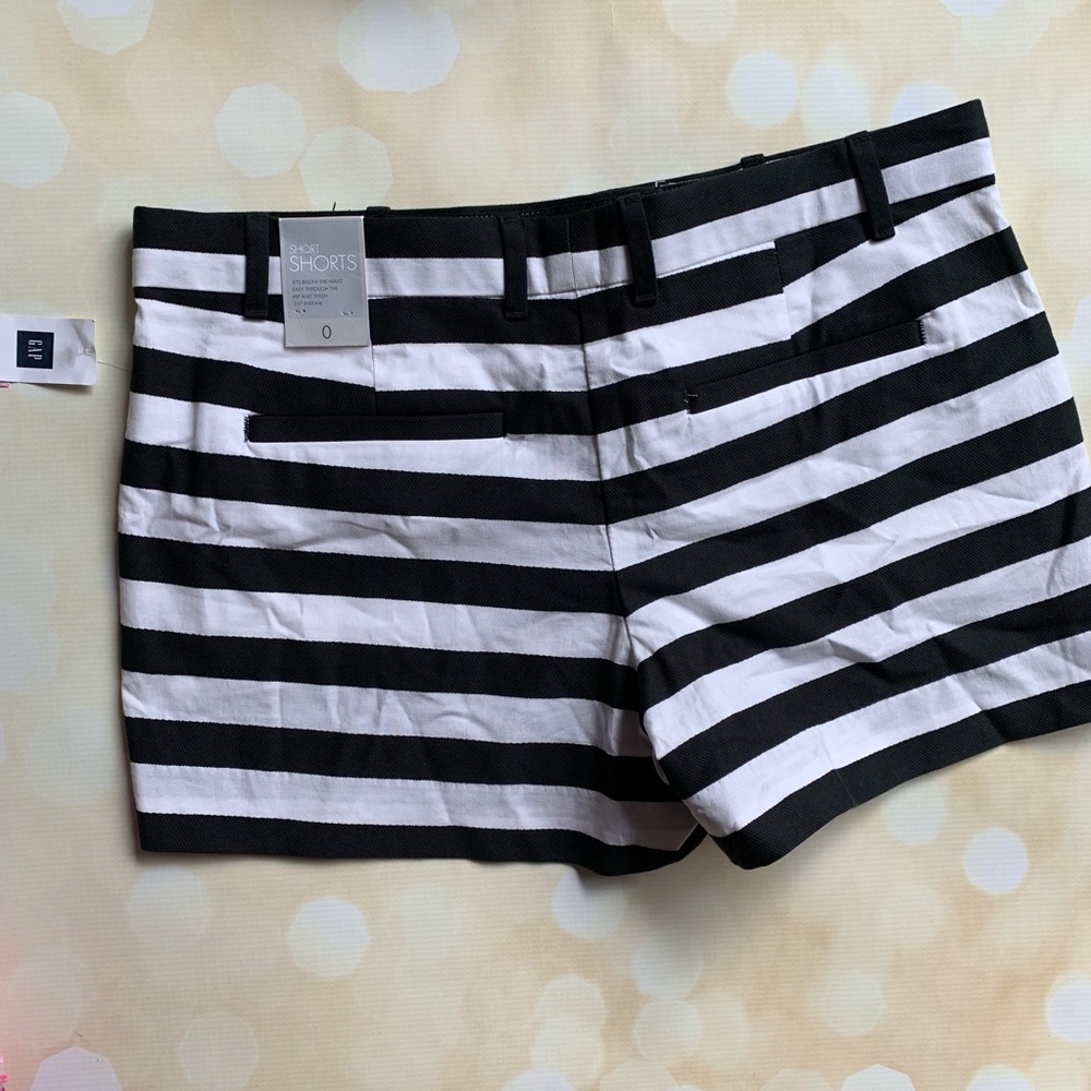 GAP black and white stripe shorts